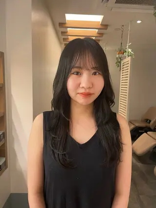 ロング カラー リカ/ハイトーン ・オリーブ🍀のヘアスタイル