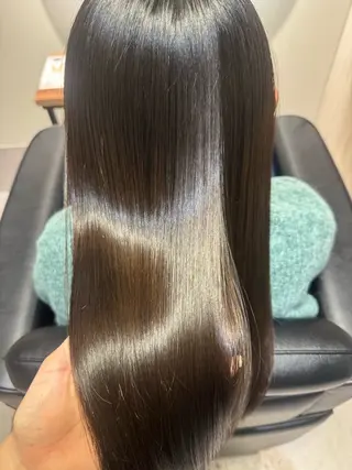 ロング NAVY 橋本心 縮毛矯正のヘアスタイル