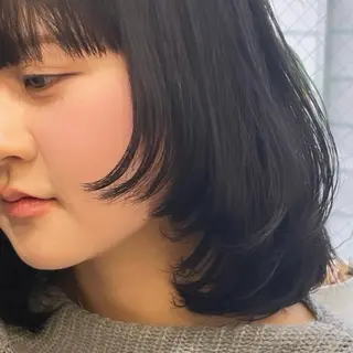 ミディアム Rui/透明感カラー 暖色/レイヤーカットのヘアスタイル