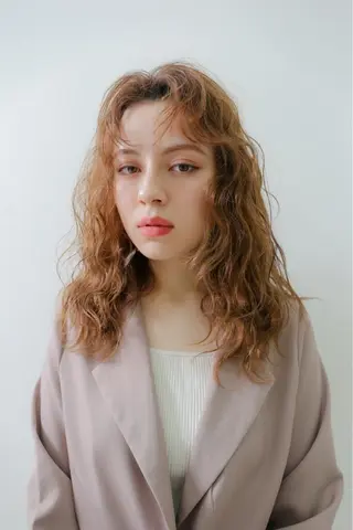 ミディアム カラー パーマ 髪質改善カラー🪡✨ レイヤー/ rinaのヘアスタイル