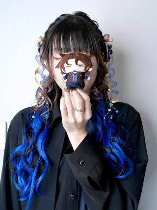 ロング ヘアアレンジ 推し活専用 【派手髪】飯野ゆかりのヘアスタイル