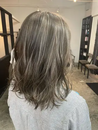 ミディアム カラー 竹田 千紘のヘアスタイル