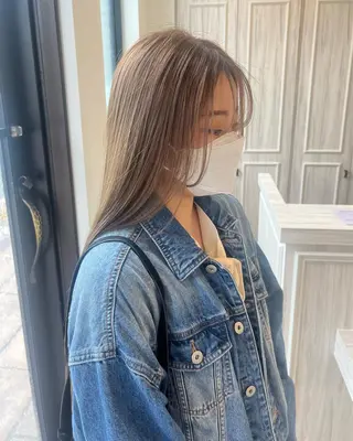 ロング カラー 🩵carina🩵 ハイトーンカラー✂️のヘアスタイル