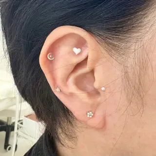 White/マツエク /まつパ/耳つぼのマツエク・マツパデザイン