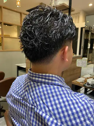 パーマ メンズ 髙橋 怜司のヘアスタイル
