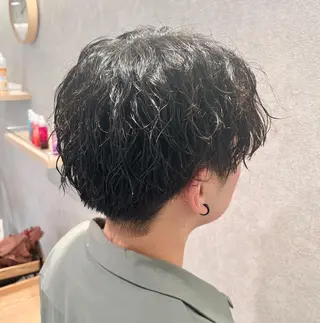パーマ メンズ 巖本 真希のヘアスタイル