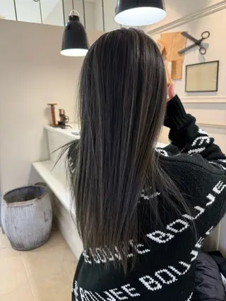 ロング ✨艶髪／透明感カラー ミユ💜のヘアスタイル