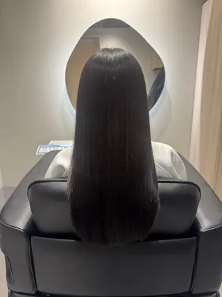 ロング NAVY 橋本心 縮毛矯正のヘアスタイル