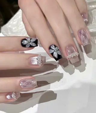 ネイル U +のネイルデザイン