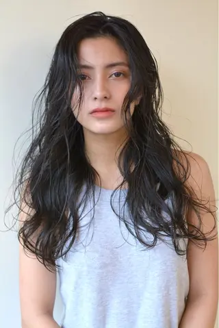 ロング パーマ 圧倒的透明感カラー ⭐️NAOKIのヘアスタイル