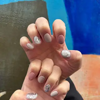 ネイル NANAE ネイル🌈虹のネイルデザイン