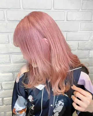 セミロング カラー 森本 笑のヘアスタイル