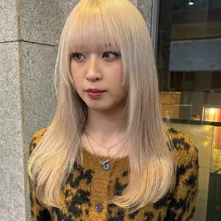 ロング カラー ヘアアレンジ ブリーチカラー特化 🌱/渡邉日向のヘアスタイル