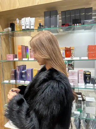 ミディアム miloc MOMOKAのヘアスタイル