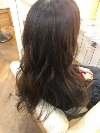 ロング カラー DEE okazakiのヘアスタイル