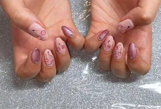 ネイル VIERU 🌈🎀💖のネイルデザイン