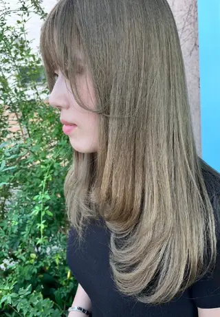 ロング 岡本 小百合のヘアスタイル