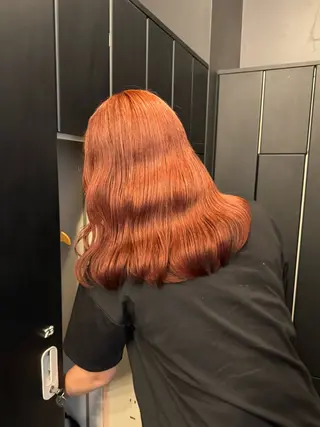 ミディアム カラー 🌼動き×透明感🩵 ハイトーン/ナナのヘアスタイル