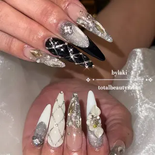 ネイル bylaki🌈 RENAのネイルデザイン