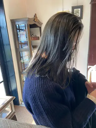 セミロング カラー 吉川 愛美李のヘアスタイル