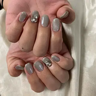 ネイル repos~ルポ~所属・里見 麗のネイルデザイン