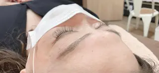 ネイル マツエク・マツパ 指名支持率NO.1 スタイリストのヘアスタイル