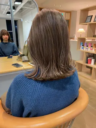 ミディアム ハイライトカラー MINAMIのヘアスタイル