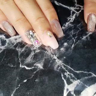 ミディアム ネイル クロキ 。のネイルデザイン