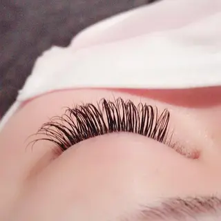 マツエク・マツパ UMEDA FIGAROのヘアスタイル