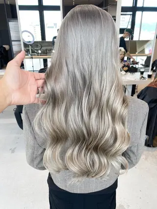 ロング カラー パーマ ヘアアレンジ ネイル マツエク・マツパ アイブロウ 井上 一平のヘアスタイル