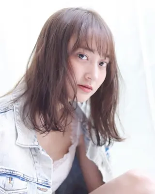 セミロング カラー 加藤 綾華のヘアスタイル