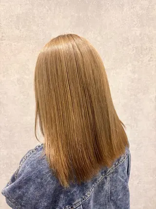 ミディアム カラー 中嶋 佳穂のヘアスタイル