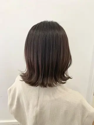 カラー ぱつっとボブ/ 小野あかねのヘアスタイル