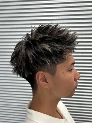 ショート カラー メンズ 波巻き/ツイスパ/ 短髪/鈴木俊也のヘアスタイル