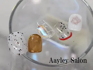 ミディアム カラー ネイル Aayley(アイリー)Salon所属・Aayley アイリ―サロンのネイルデザイン