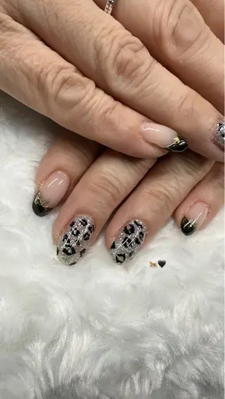 ネイル Sawa ︎︎𓂃⟡.·のネイルデザイン