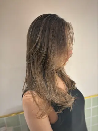 セミロング カラー hachiyama rinaのヘアスタイル