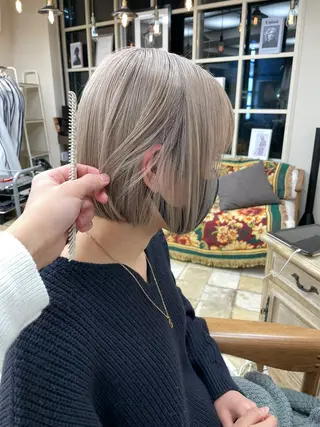 ショート カラー ネイル マツエク・マツパ アイブロウ ⭐ハイトーンブリーチ ミルクティーピンクのヘアスタイル