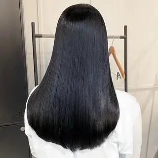 ロング カラー Attrait .のヘアスタイル