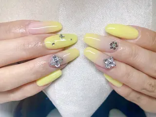 ネイル ECLAT エクラ所属・寺山 千鶴のネイルデザイン