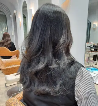ロング カラー ヒジオカ リナのヘアスタイル