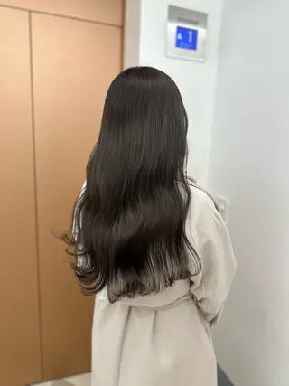 ロング カラー 安丸 結夏のヘアスタイル