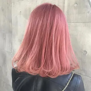 カラー 岩戸優奈 束感まつげ ピンク/ベージュのヘアスタイル