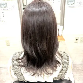 セミロング カラー 堀川 希歩のヘアスタイル