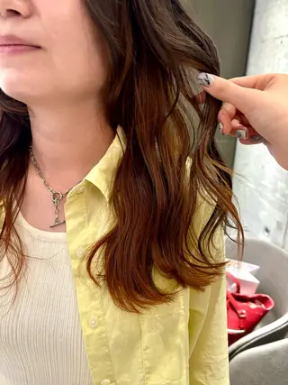 セミロング カラー 岩﨑 楓加のヘアスタイル