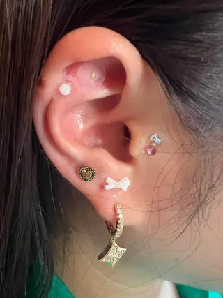 ネイル キャンアイドレッシー六本木店所属・MIKA／耳ツボ ／マグネットネイルのネイルデザイン