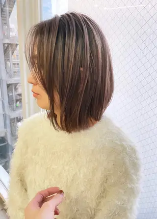 ミディアム 有人/バレイヤージュ /シャドールーツのヘアスタイル