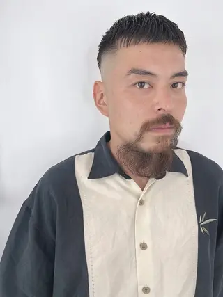 ショート ブリーチカラー🌈 嘉名 真樹のヘアスタイル