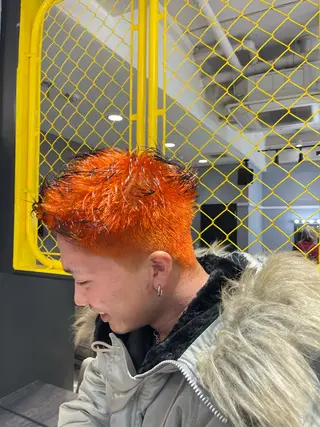 カラー メンズ TATSUブリーチ/ ミルクティーベージュのヘアスタイル