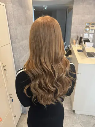 ロング _WHITE所属・_white 髪質改 善ハイライト吉田裕馬のヘアスタイル